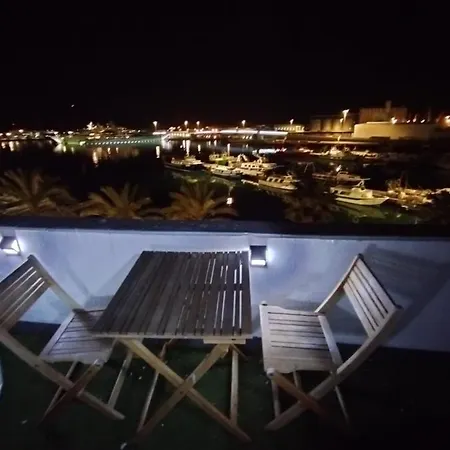 Port 4 *